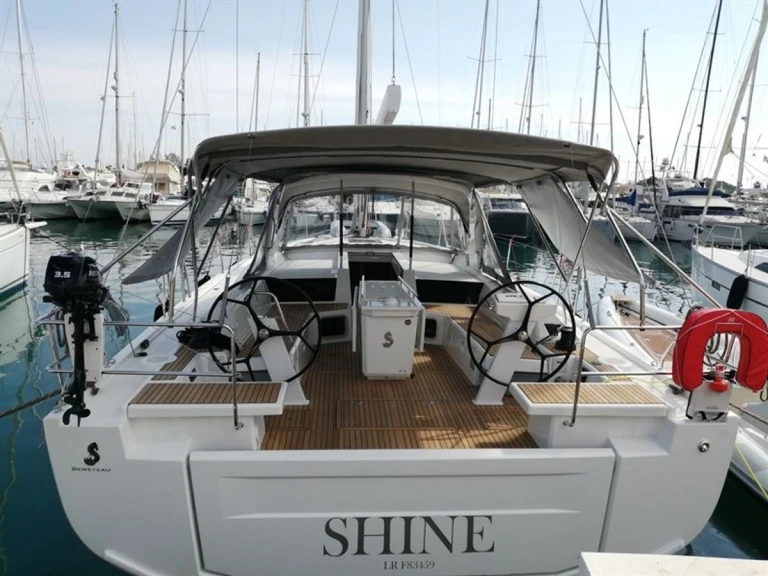 Bareboat Rental Sailboat Bénéteau with a boat licence