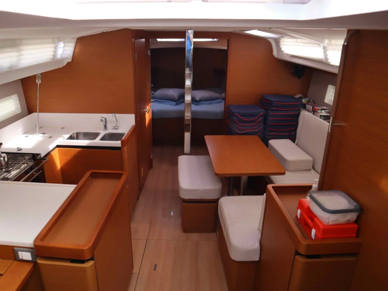 Sailboat rental with or without captain Jeanneau Lefkáda