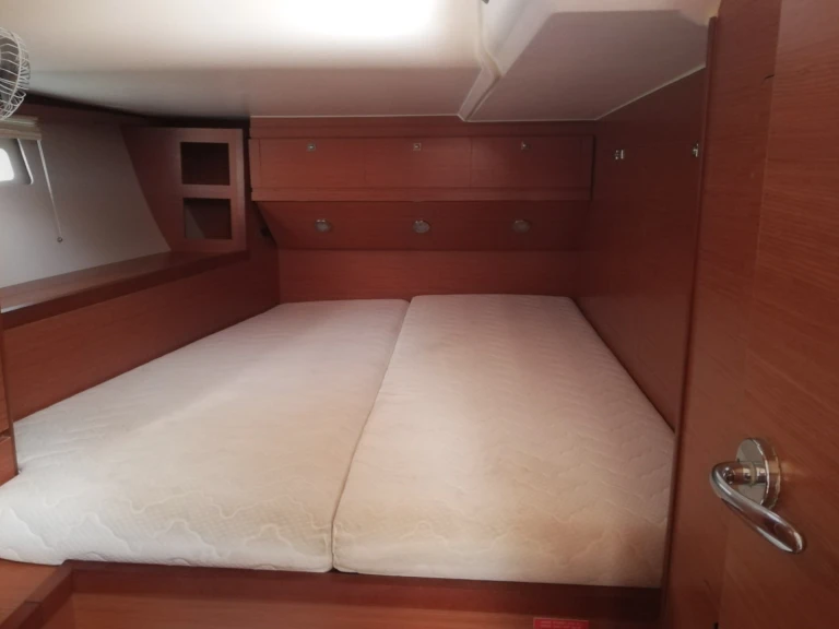 Boat rental Dufour Dufour 520 Grand Large /5cab in Kalkara on Samboat
