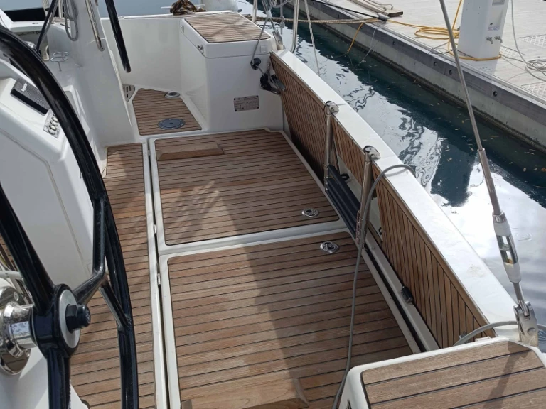 Rent a Jeanneau Sun Odyssey 440 (4cab) Gouvia
