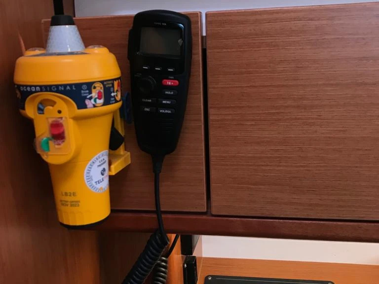 Sailboat for rent Alimos at the best price