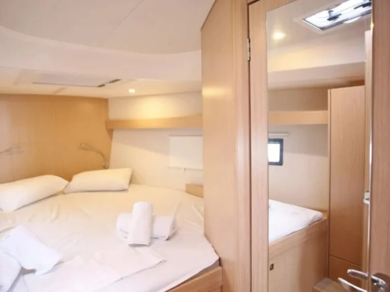 Bavaria Bavaria C42 /3cab in Lefkáda on SamBoat