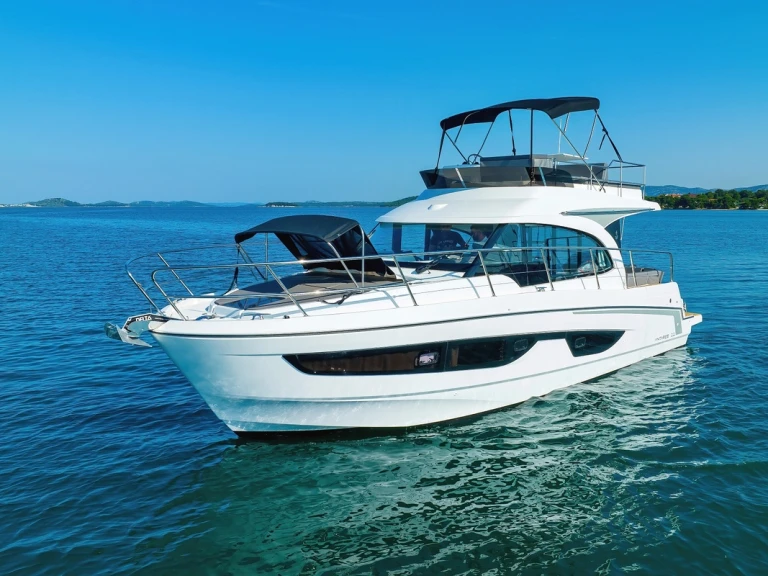Rent a Bénéteau Antares 11 FLY Biograd na Moru