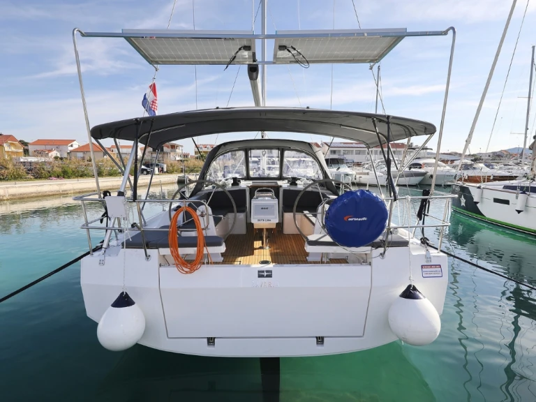 Rent a Bavaria Bavaria C42 Biograd na Moru