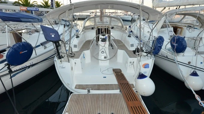 Rent a Bavaria Cruiser 33 Biograd na Moru