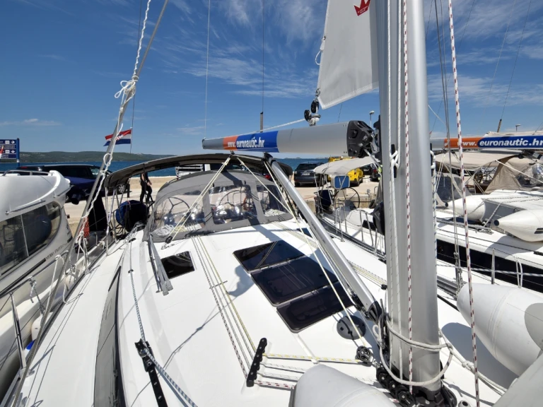 Bareboat Rental Sailboat Bavaria with a boat licence