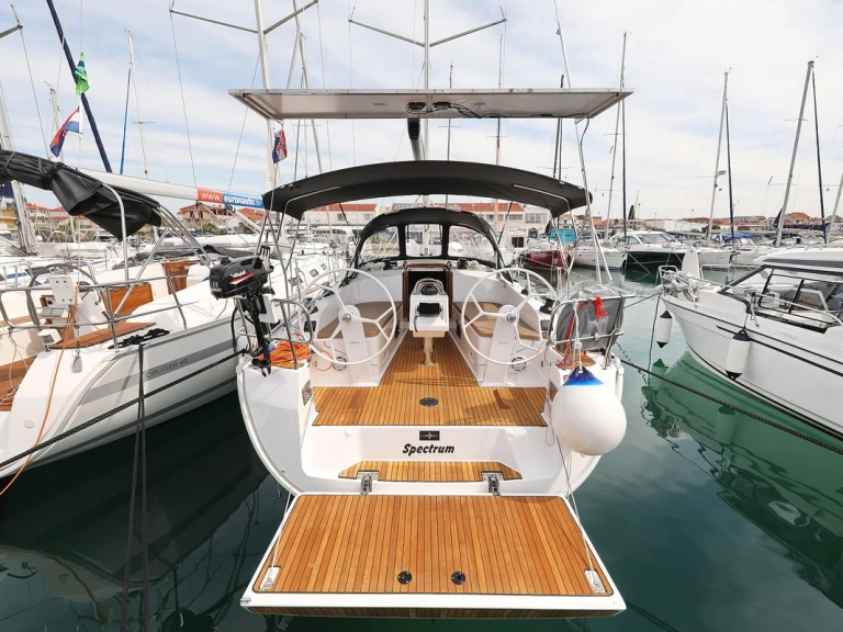 Sailboat rental in Biograd na Moru - Bavaria Cruiser 37