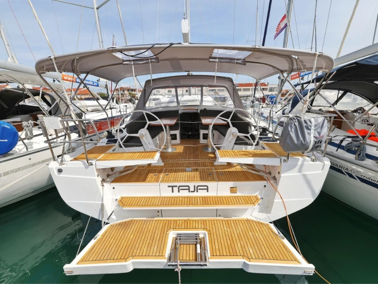 Boat rental Hanse Hanse 410 in Biograd na Moru on Samboat
