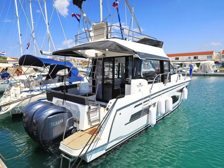 Motorboat rental with or without captain Jeanneau Biograd na Moru