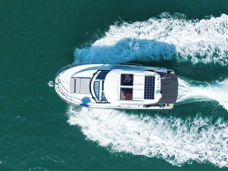 Boat rental Jeanneau Merry Fisher 895 in Biograd na Moru on Samboat