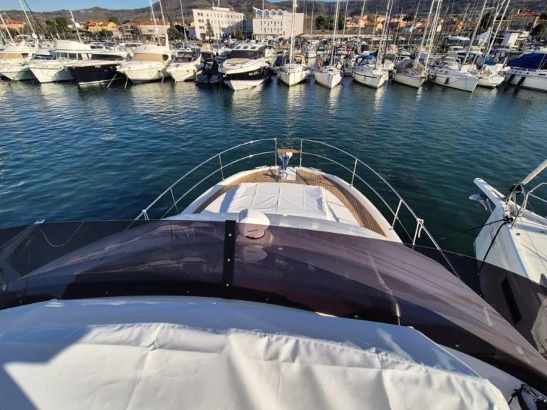 Luxury Yacht rental with or without captain Bénéteau Biograd na Moru