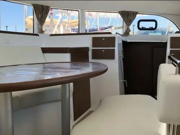 Boat rental Lagoon Lagoon 380/4 cab in Paros (Island) on Samboat