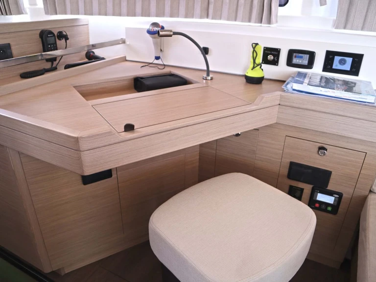 Rent a Lagoon Lagoon 46/6 cab Alimos