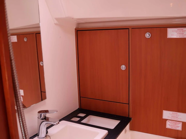 Sailboat for rent Alimos at the best price