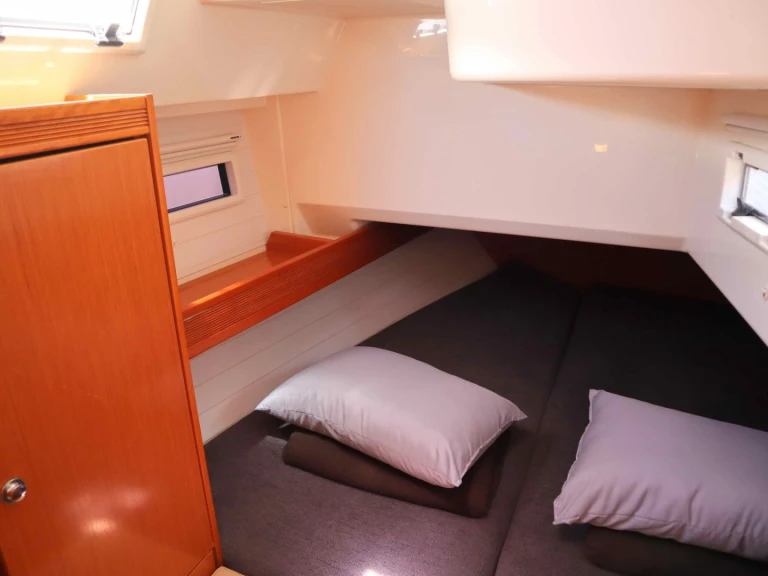 Boat rental Bavaria Bavaria Cruiser 40 /3cab in Néa Péramos on Samboat