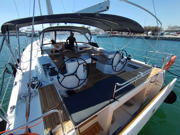 Boat rental Bavaria Bavaria C57 /5cab in Alimos on Samboat
