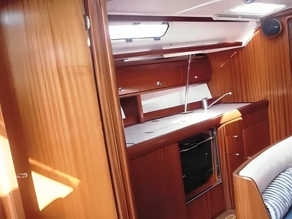 Bavaria Bavaria 38/3 cab charter bareboat or captained in  Ávdira