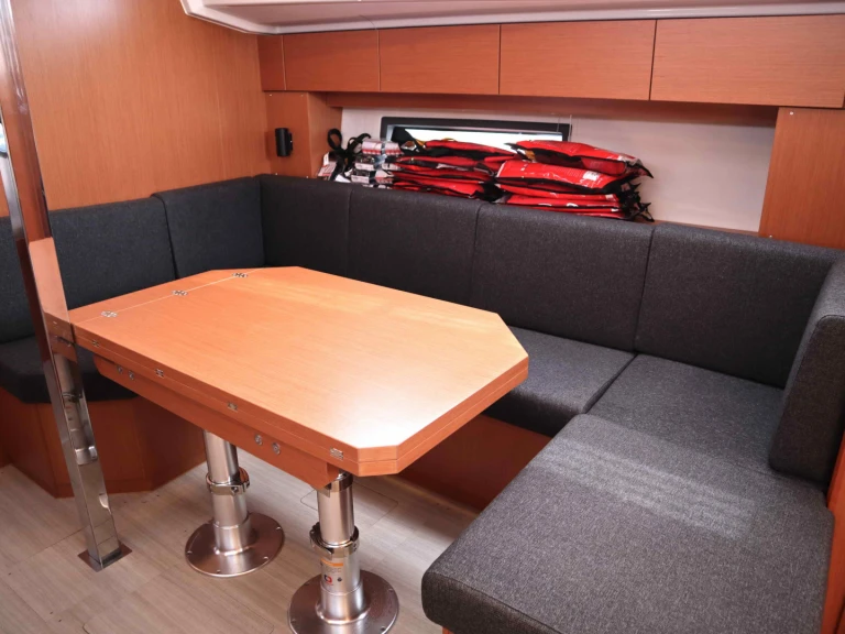 Bavaria Bavaria C42 /3cab in Paros (Island) on SamBoat