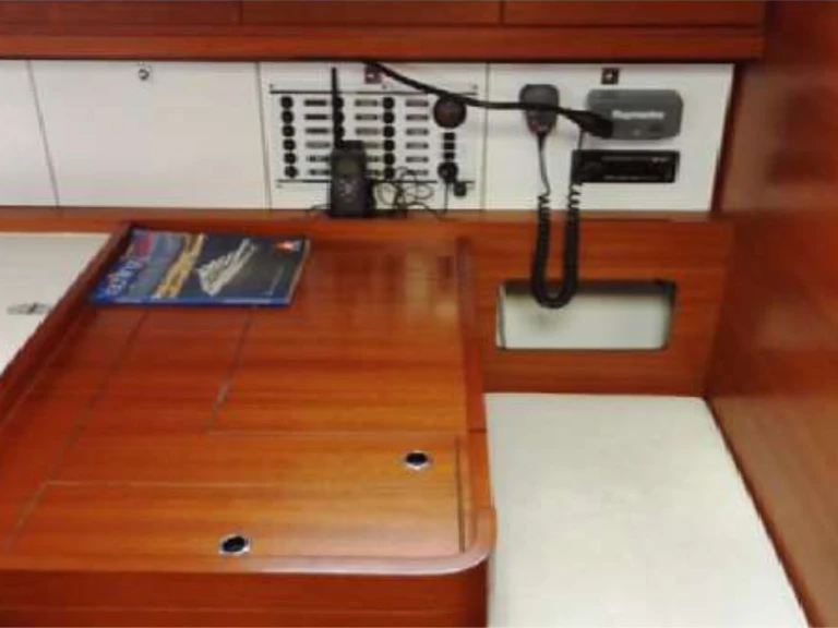 Yacht charter Kalkara cheap Dufour 450 /4cab