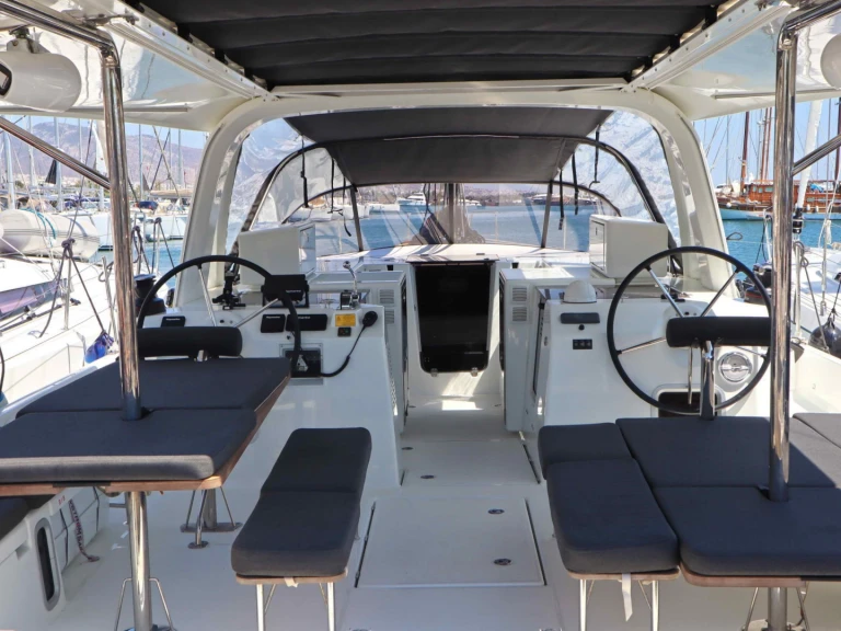 Rent a Jeanneau Sun Loft 47 /7cab Néa Péramos