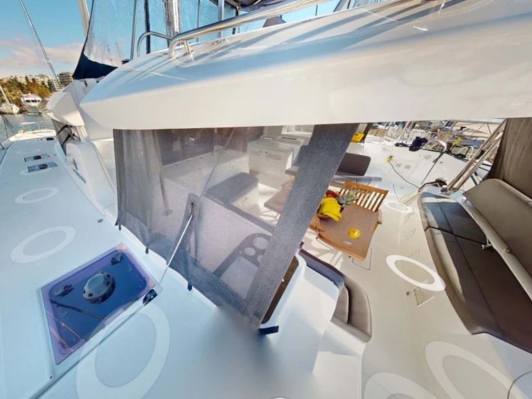 Catamaran rental in Alimos - Lagoon Lagoon 46 Fly (6 cab.)