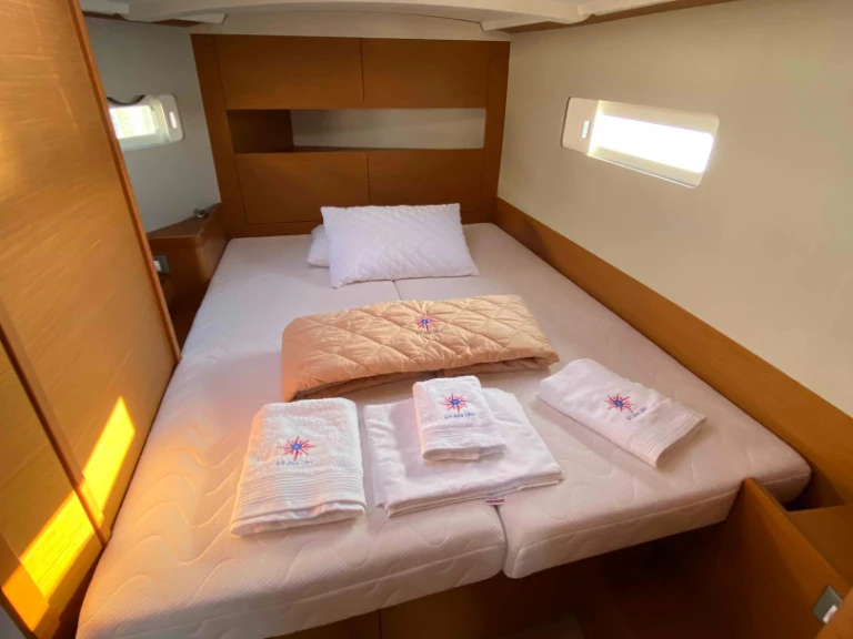 Jeanneau Sun Odyssey 410 /3cab charter bareboat or captained in  Lefkáda