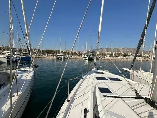 Rent a Bavaria Bavaria C45 Alimos