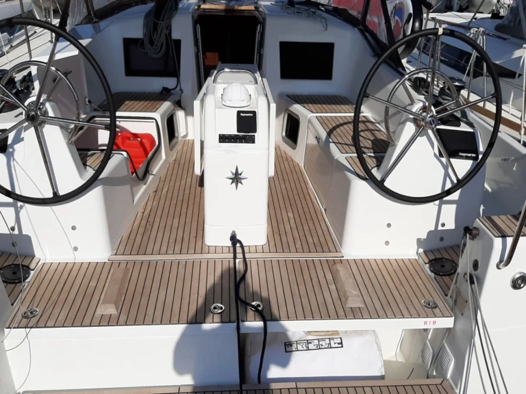 Boat rental Jeanneau Sun Odyssey 410 /3cab in Bormes-les-Mimosas on Samboat
