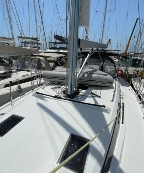 Sailboat for rent Alimos at the best price