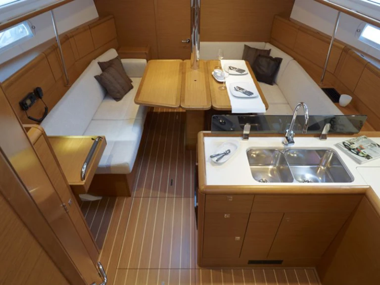 Sailboat rental in Propriano - Jeanneau Sun Odyssey 389 /3cab