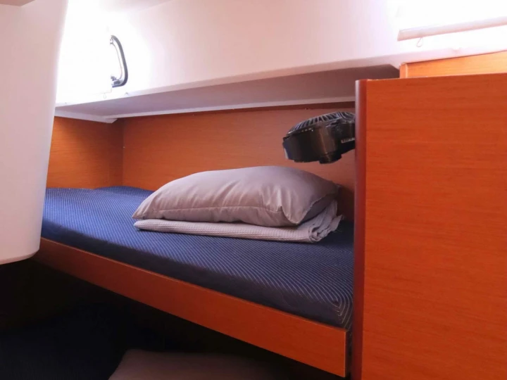 Jeanneau Sun Loft 47 /7cab charter bareboat or captained in  Néa Péramos