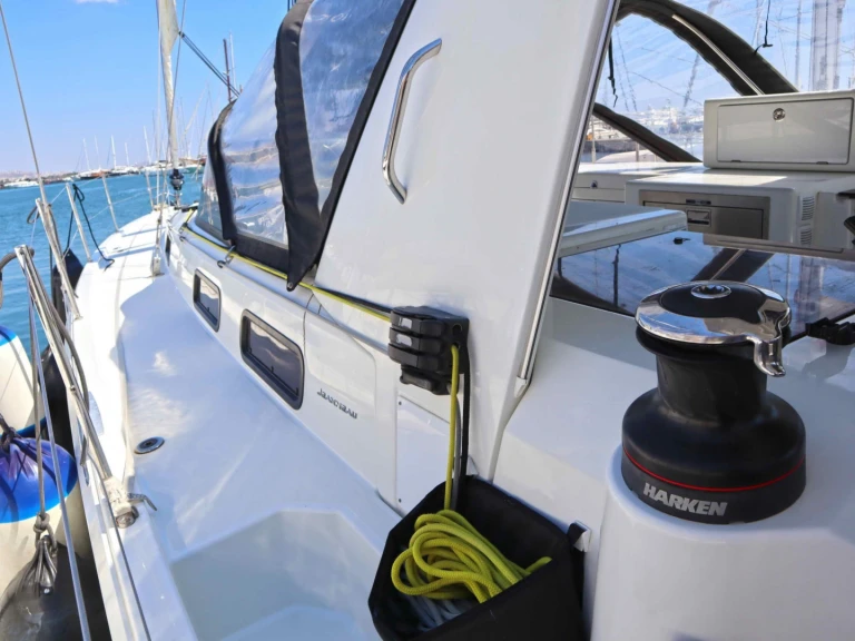 Rent a Jeanneau Sun Loft 47 /7cab Néa Péramos
