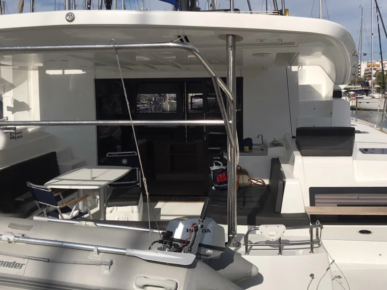 Catamaran rental in Alimos - Lagoon Lagoon 50/6 cab