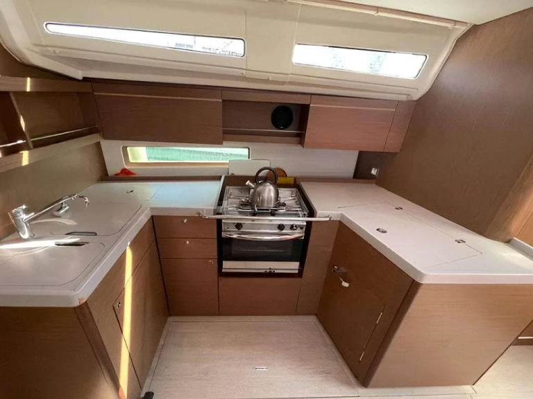 Sailboat rental in Lefkáda - Bénéteau Oceanis 40.1