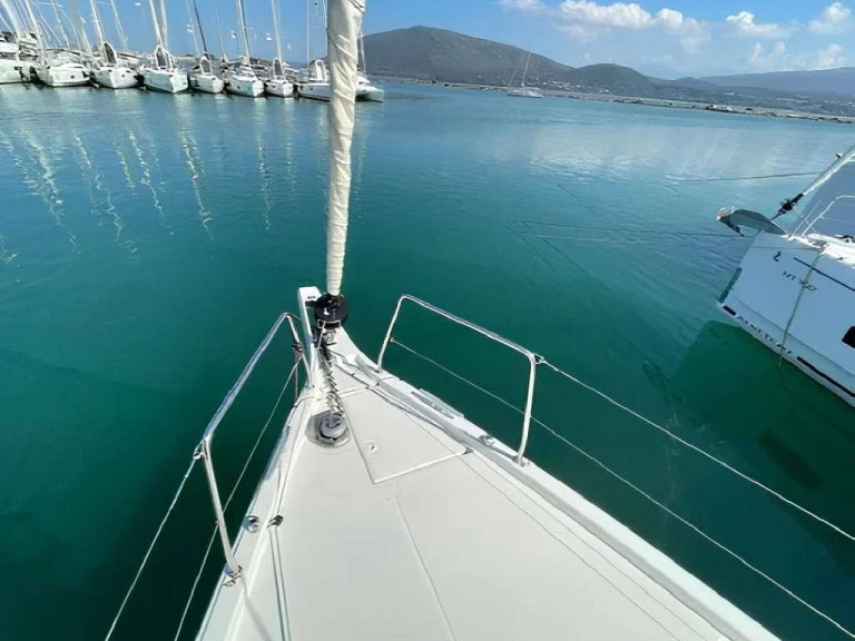 Boat rental Bénéteau Oceanis 40.1 in Lefkáda on Samboat