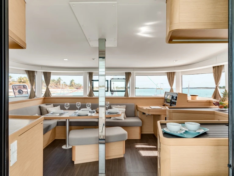 Yacht charter Volos cheap Lagoon 42/6 cab