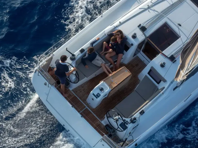 Jeanneau Sun Odyssey 410 /3cab in Bormes-les-Mimosas on SamBoat