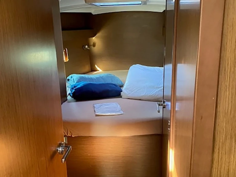 Sailboat for rent Bormes-les-Mimosas at the best price