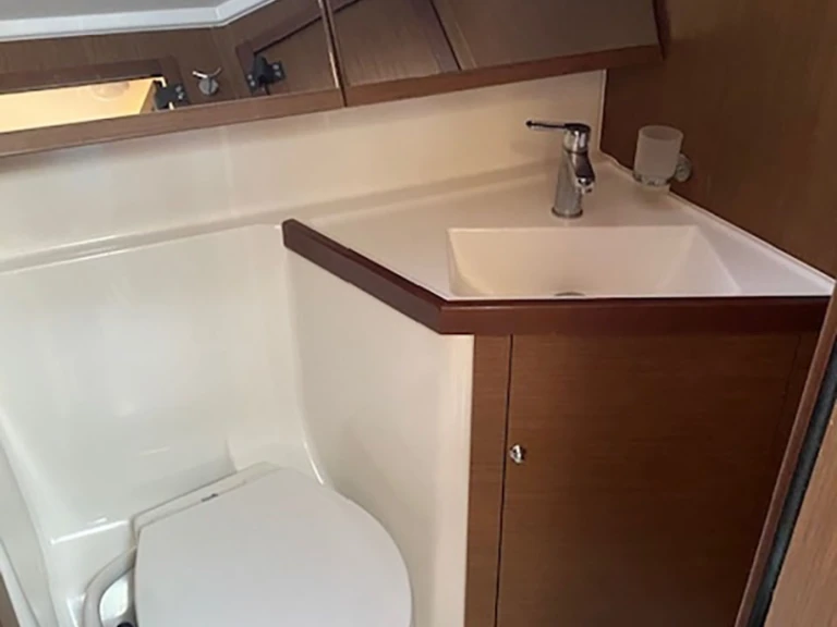 Bénéteau Oceanis 40.1 charter bareboat or captained in  Bormes-les-Mimosas