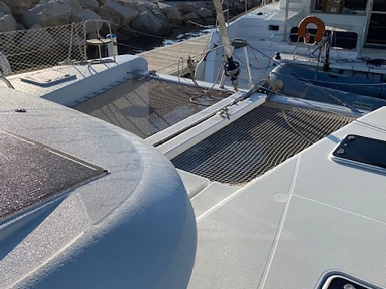 Boat rental Lagoon Lagoon 40/4 cab, 2WC in Bormes-les-Mimosas on Samboat