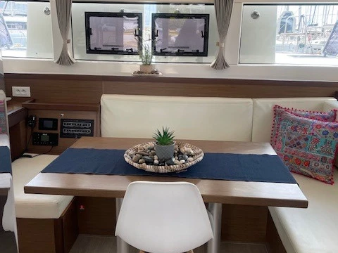 Lagoon Lagoon 40/4 cab in Alimos on SamBoat