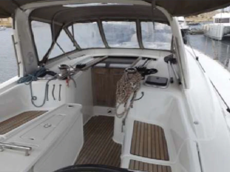 Bénéteau Oceanis 50 /6cab in Kalkara on SamBoat
