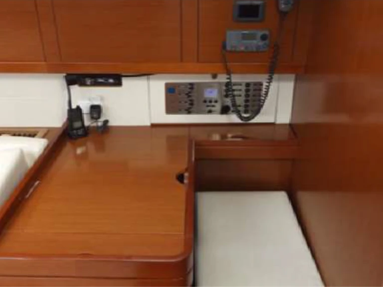 Rent a Bénéteau Oceanis 50 /6cab Kalkara