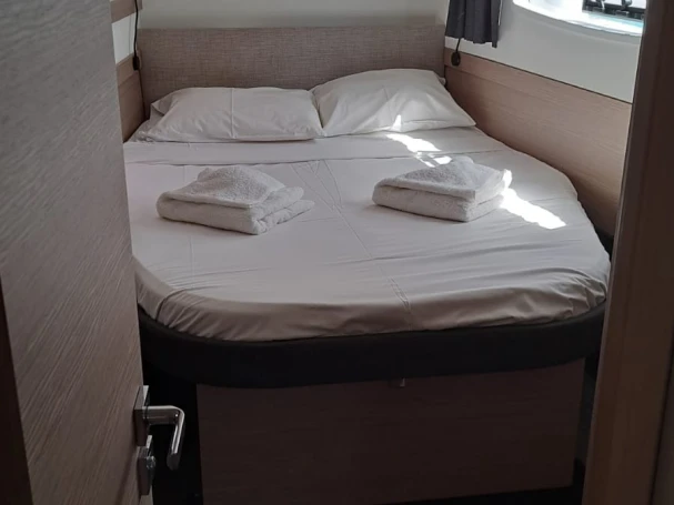 Fountaine Pajot Astréa 42 Quatuor CAT/6 cab in Propriano on SamBoat