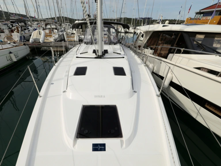 Boat rental Bavaria Bavaria C38 in Biograd na Moru on Samboat