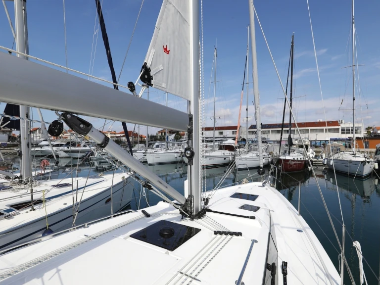 Bareboat Rental Sailboat Bavaria with a boat licence