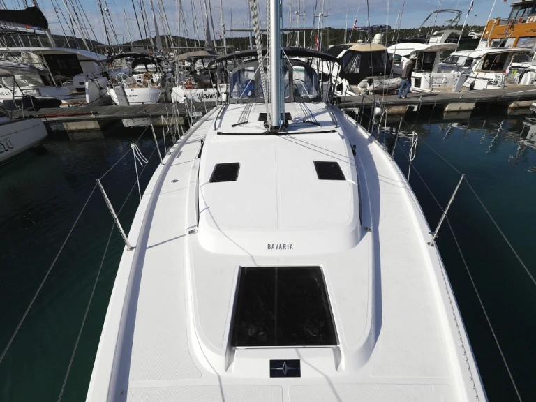 Rent a Bavaria Bavaria C42 Biograd na Moru