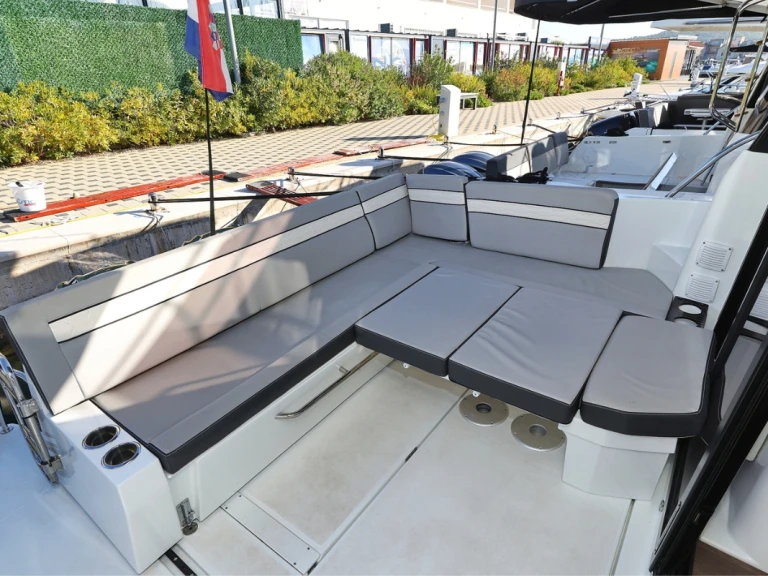 Boat rental Jeanneau Merry Fisher 1095 in Biograd na Moru on Samboat