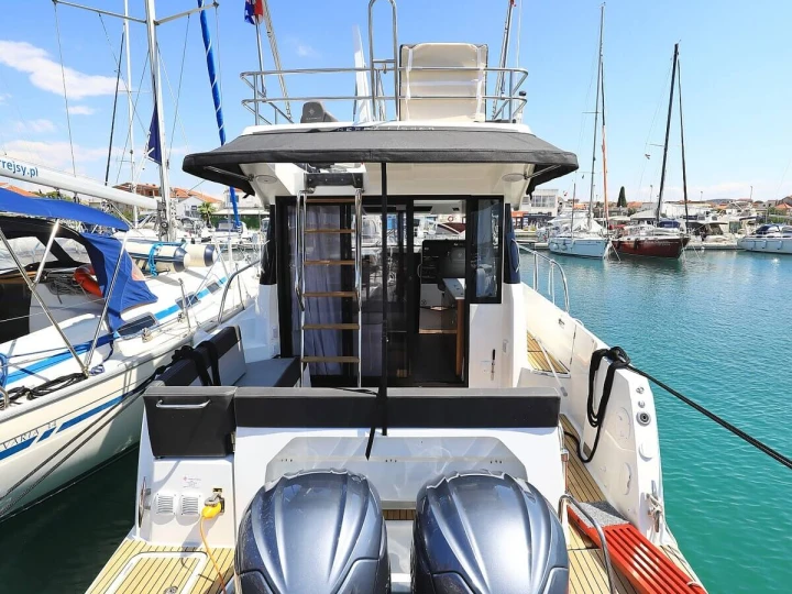 Motorboat for rent Biograd na Moru at the best price