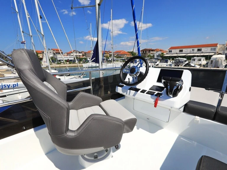 Jeanneau Merry Fisher 1095 Fly in Biograd na Moru on SamBoat